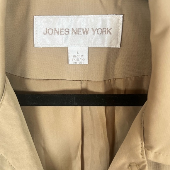 Jones New York Classic Tan Trench Coat – Women’s Large | Fall Wardrobe Essential - Picture 8 of 10